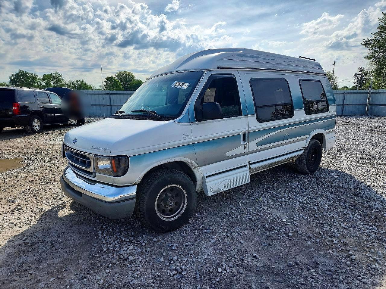 1997 Ford Econoline Cargo, VIN 1FDEE14L9VHA27879 — Front end