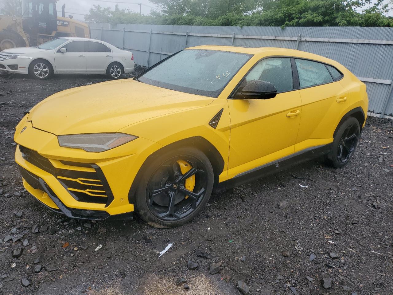 2019 Lamborghini Urus, VIN ZPBUA1ZL0KLA01046 — Side