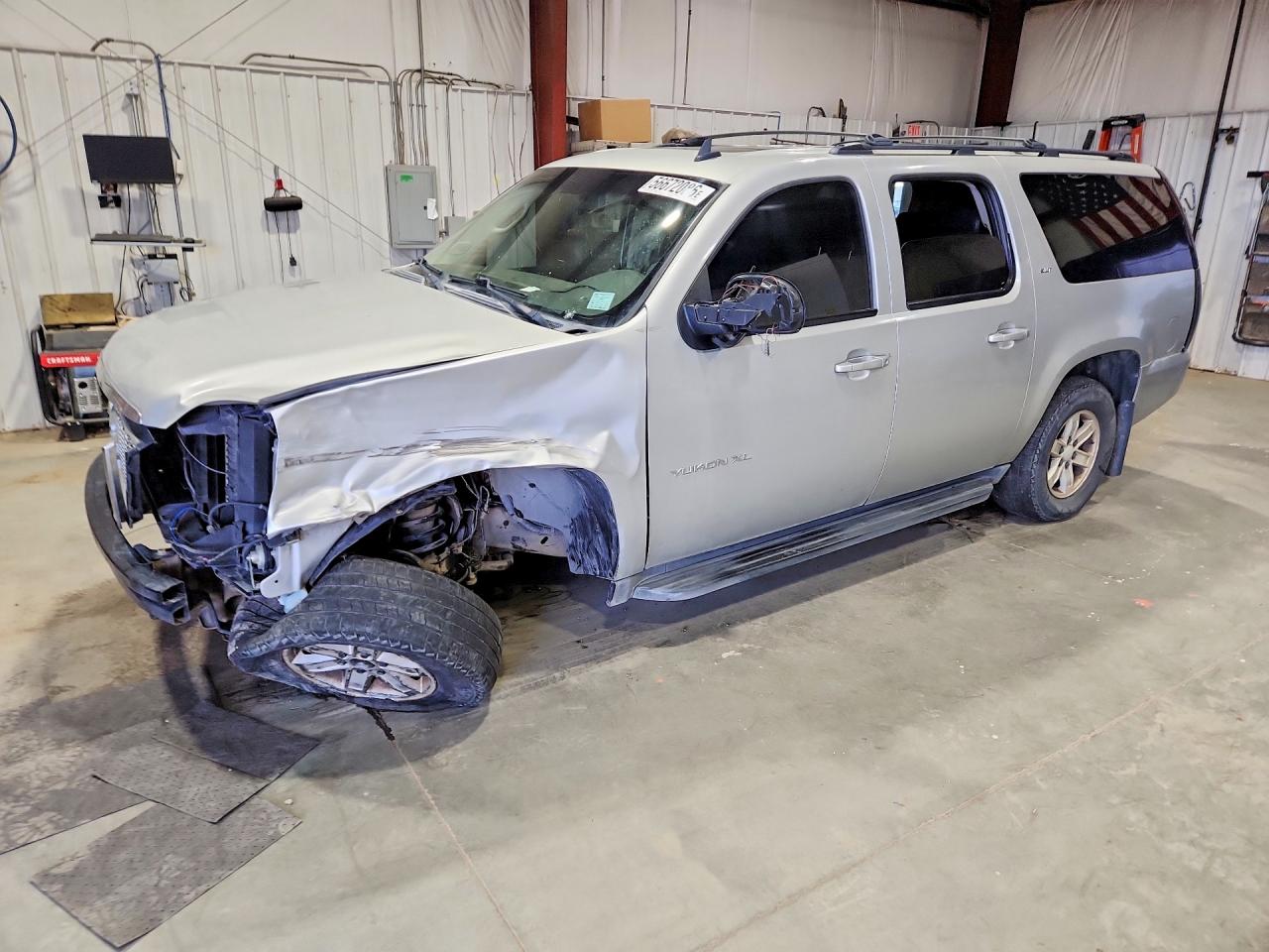 2010 GMC Yukon XL SLT, VIN 1GKUKKE35AR161715 — Front end