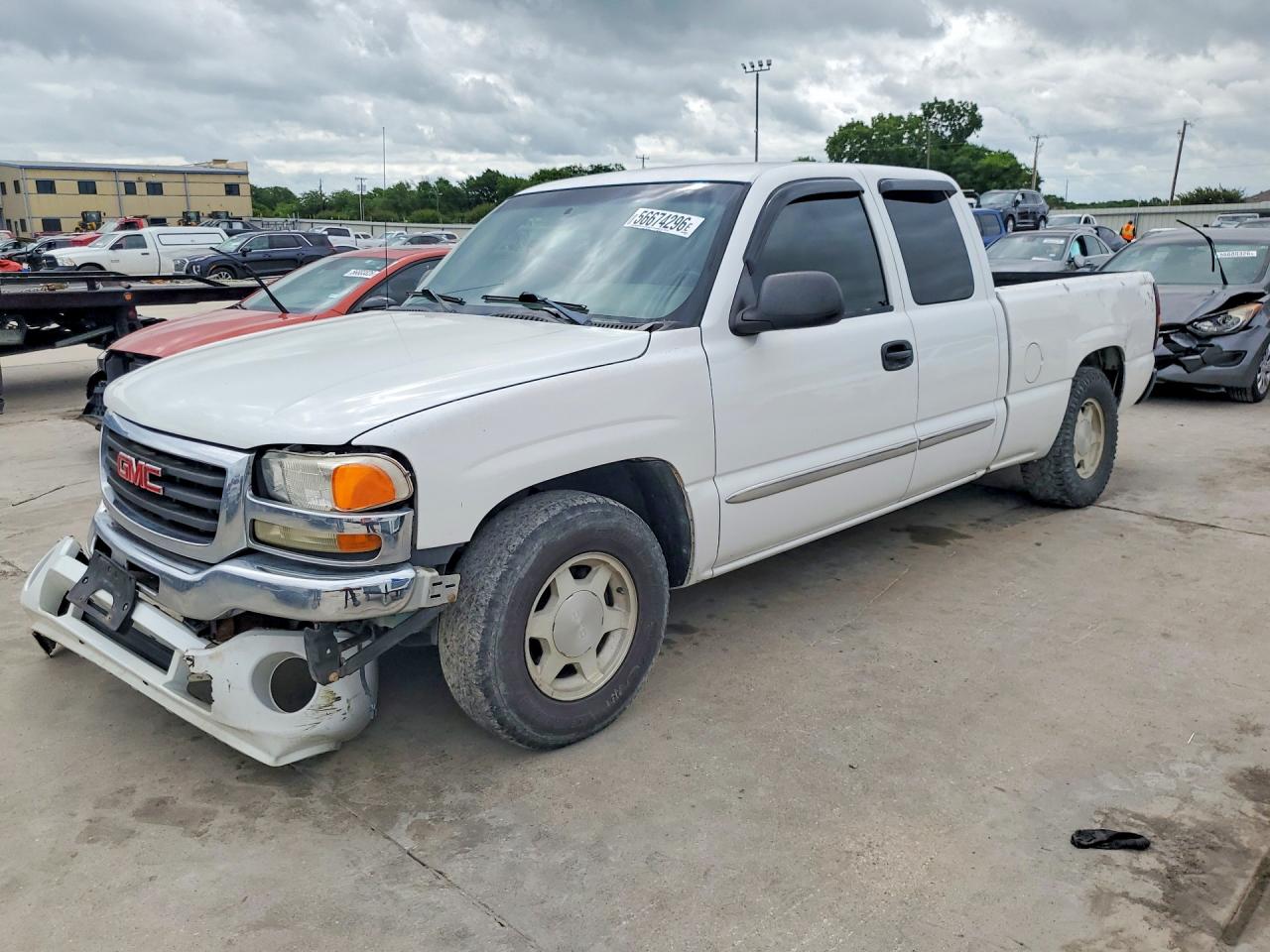 2004 GMC Sierra 1500 SLE, VIN 2GTEC19T841203342 — Front end