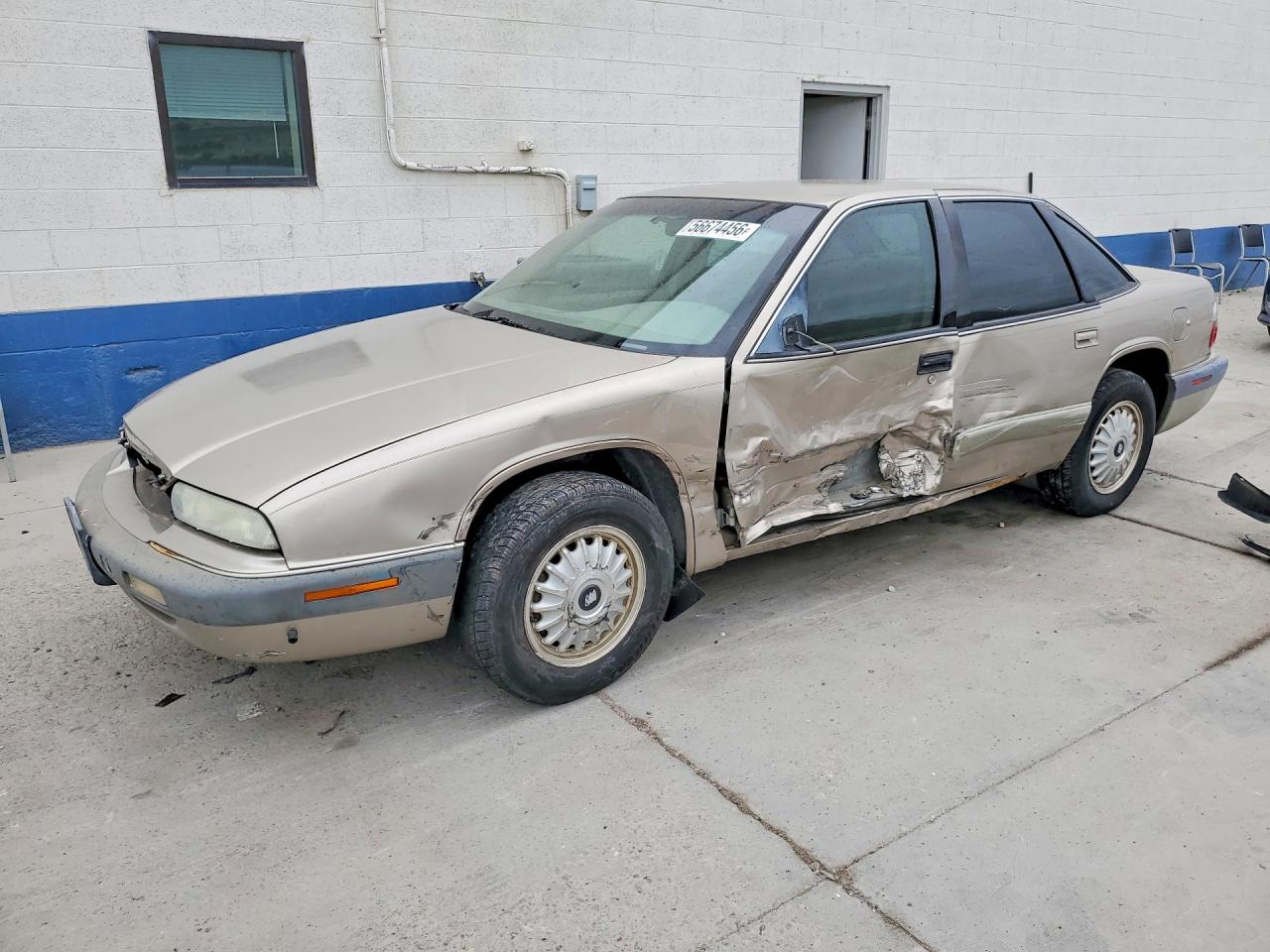 1996 Buick Regal Custom, VIN 2G4WB52K4T1403788 — Бок