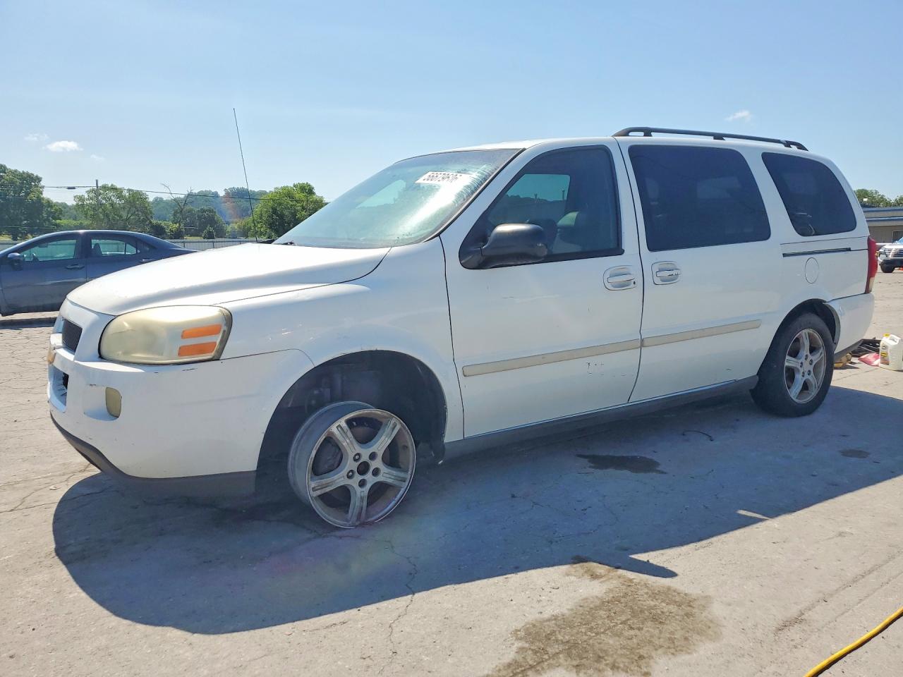 2005 Chevrolet Uplander LS, VIN 1GNDV23L55D257893 — Front end