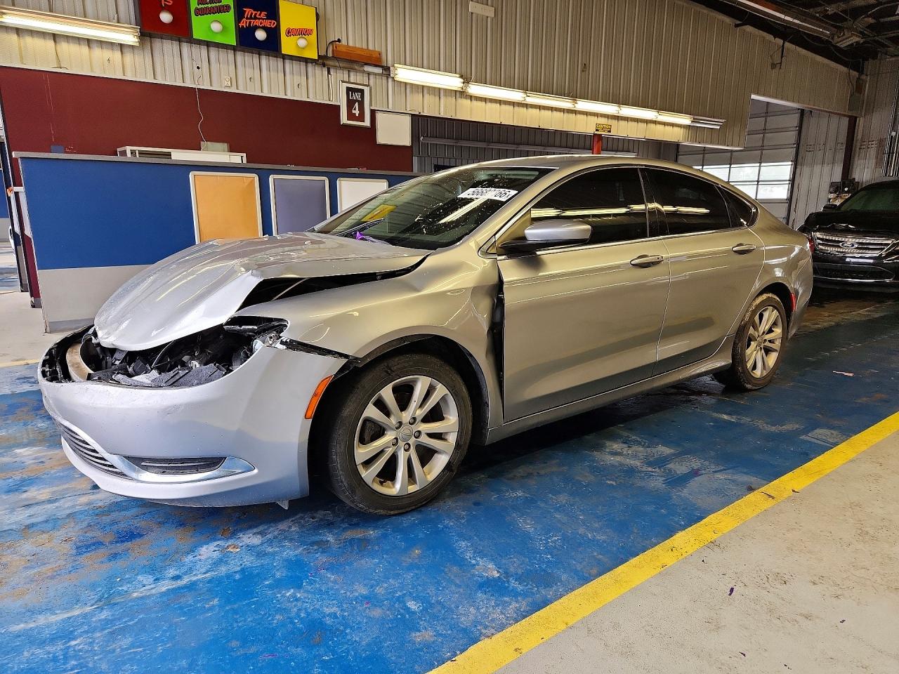 2015 Chrysler 200 Limited, VIN 1C3CCCAB1FN649215 — Front end