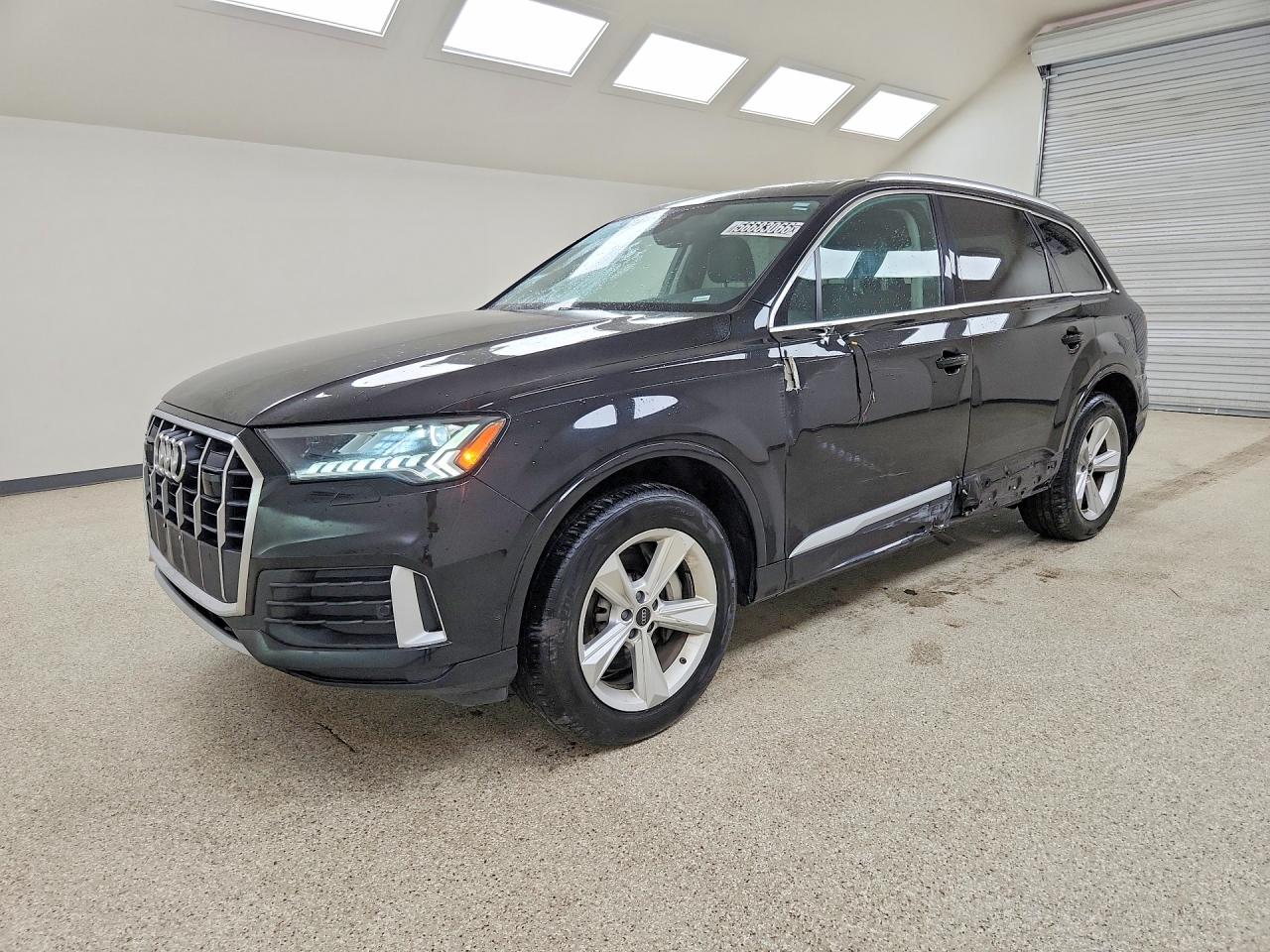 2024 Audi Q7 Premium Plus, VIN WA1LCBF71RD006135 — Бок