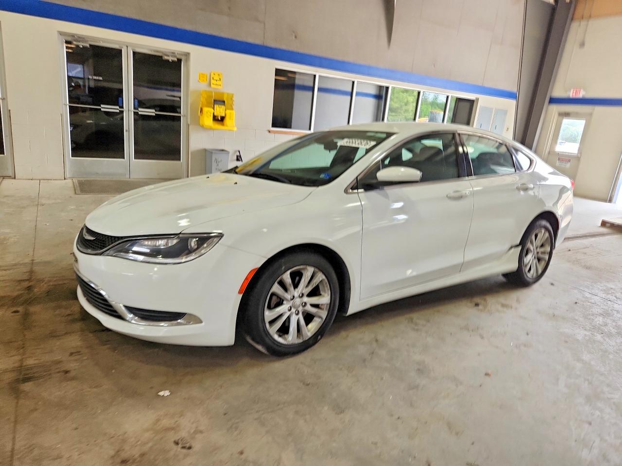 2015 Chrysler 200 Limited, VIN 1C3CCCAB1FN691545 — Front end