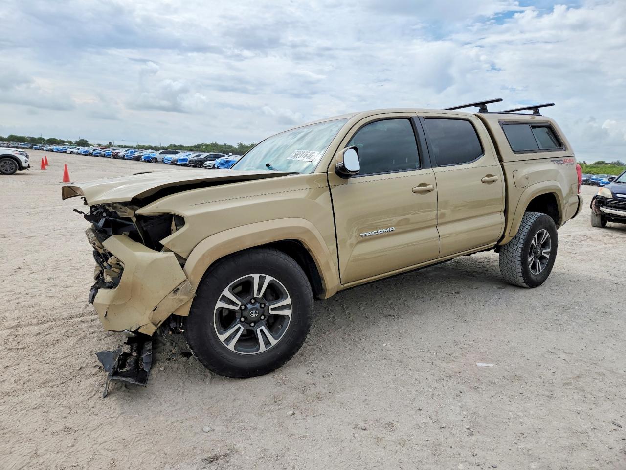 2016 Toyota Tacoma TRD Sport, VIN 5TFCZ5AN4GX031277 — Front end
