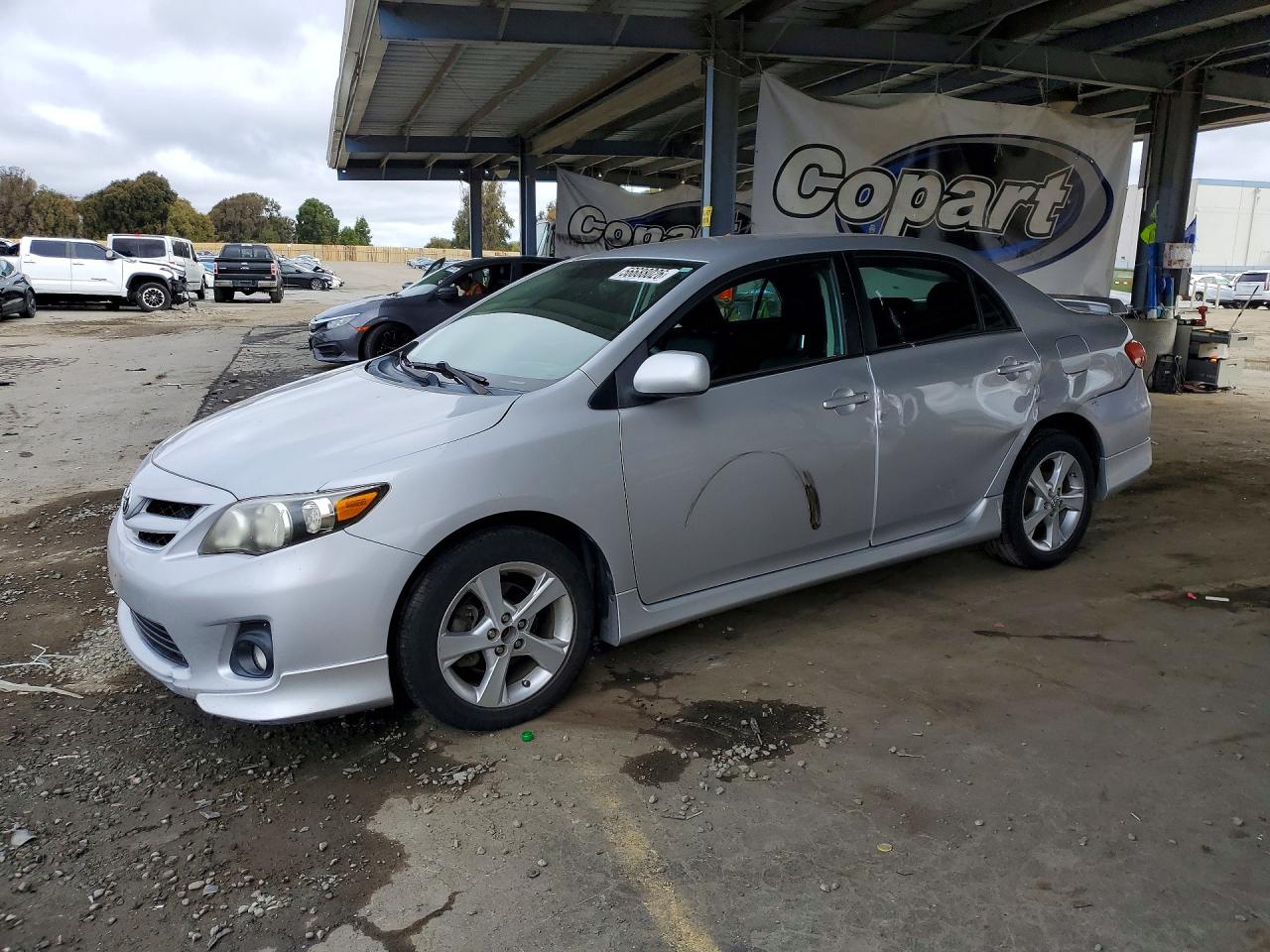 2011 Toyota Corolla LE, VIN 2T1BU4EE3BC704193 — Side