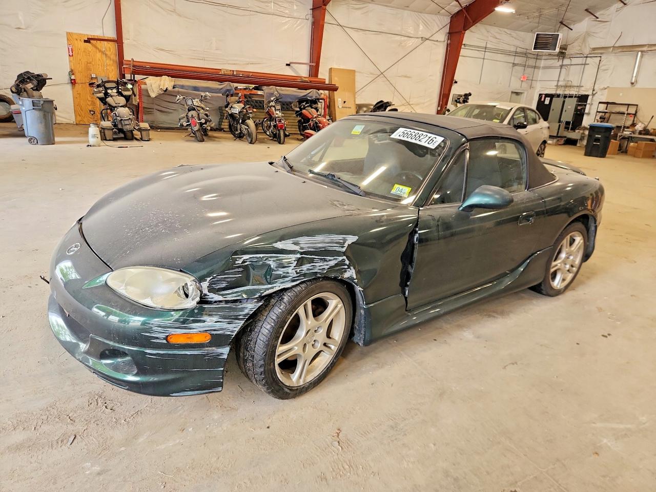 2004 Mazda MX-5 Miata Cloth, VIN JM1NB353740404052 — Front end