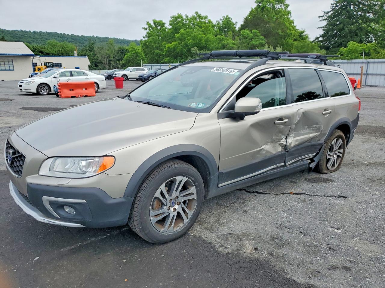2015 Volvo XC70 T5 Drive-E Premier, VIN YV440MBK4F1222001 — Side