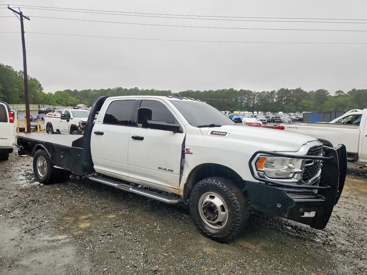 2022 Ram 3500 Tradesman, VIN 3C7WRTCL8NG385627 — Side