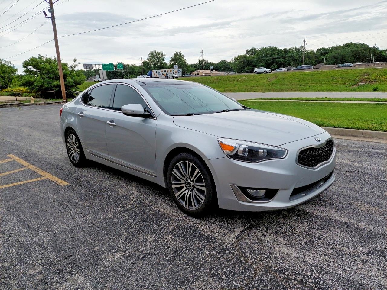 2016 Kia Cadenza Premium, VIN KNALN4D71G5211067 — Minor dents and scratches