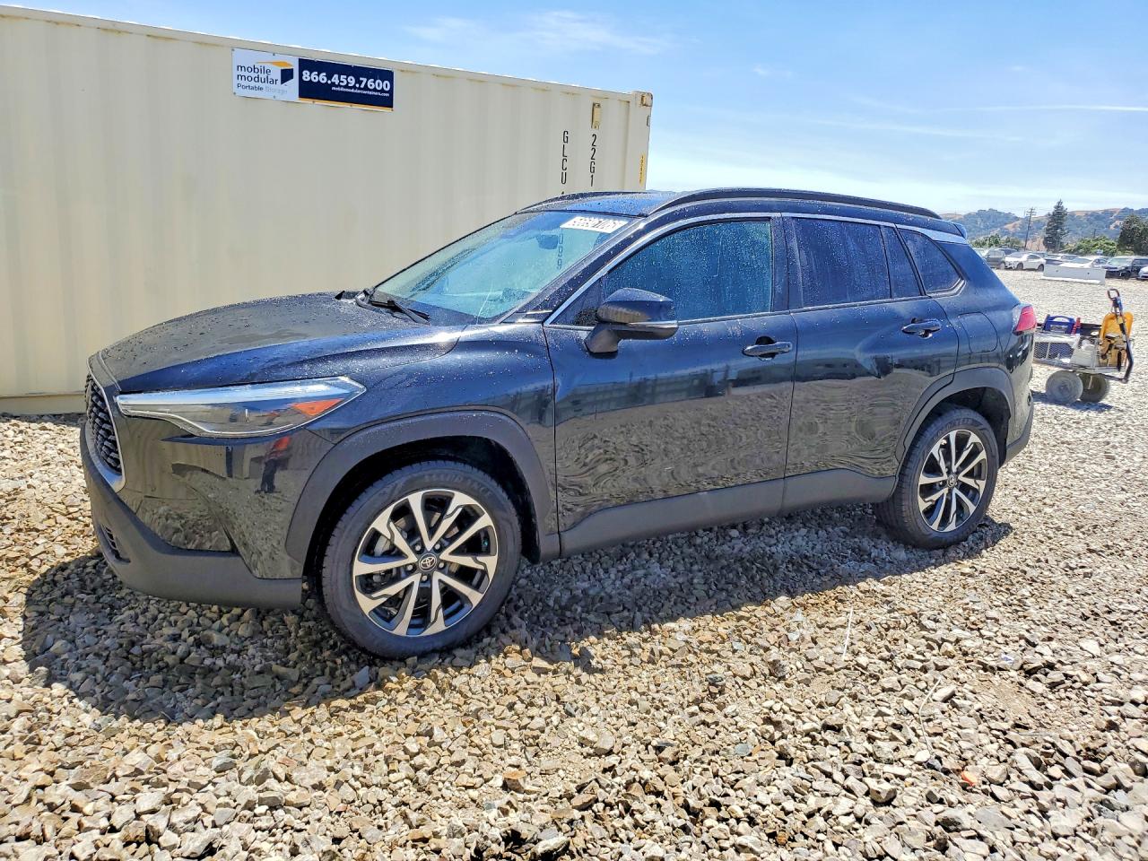 2022 Toyota Corolla Cross XLE, VIN 7MUDAABG2NV007802 — Minor dents and scratches
