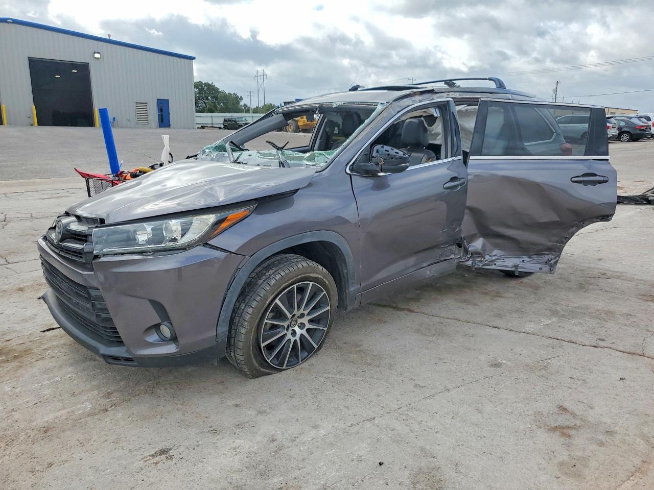 2018 Toyota Highlander XLE, VIN 5TDKZRFH8JS545507 — All over