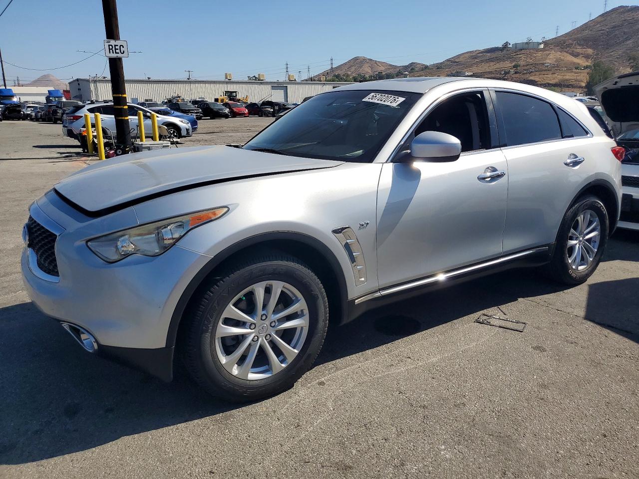 2017 Infiniti QX70, VIN JN8CS1MU1HM141372 — Minor dents and scratches