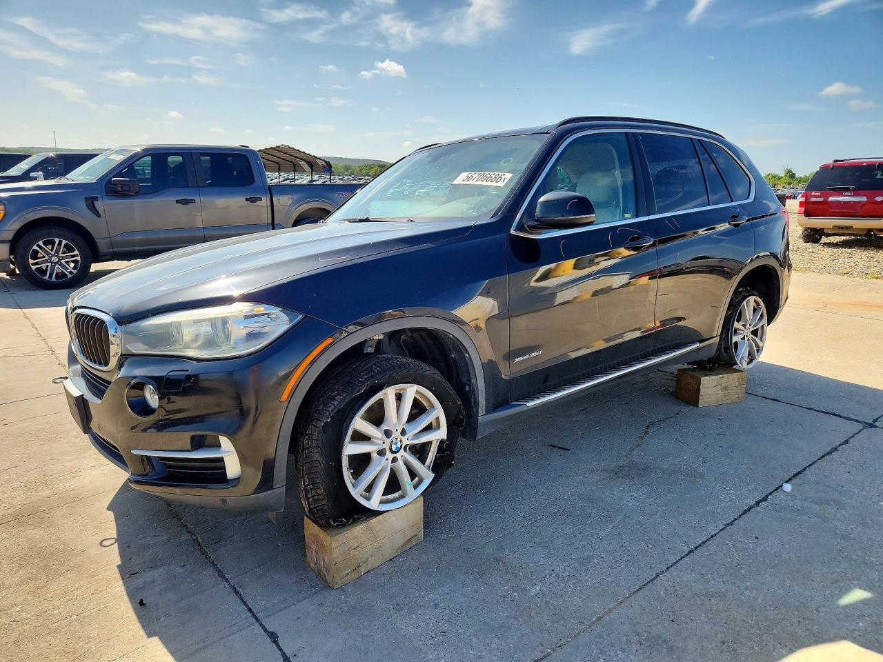 2015 BMW X5 xDrive35i, VIN 5UXKR0C51F0P16077 — Front end