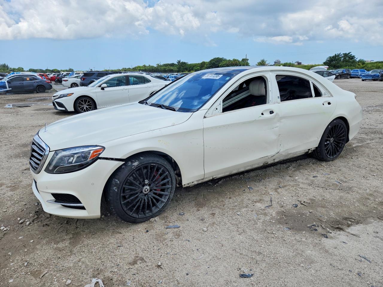 2015 Mercedes-Benz S 550, VIN WDDUG8CB1FA140947 — Side