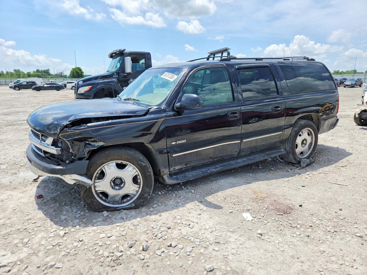 2000 Chevrolet Suburban LT, VIN 3GNFK16T6YG216459 — Front end