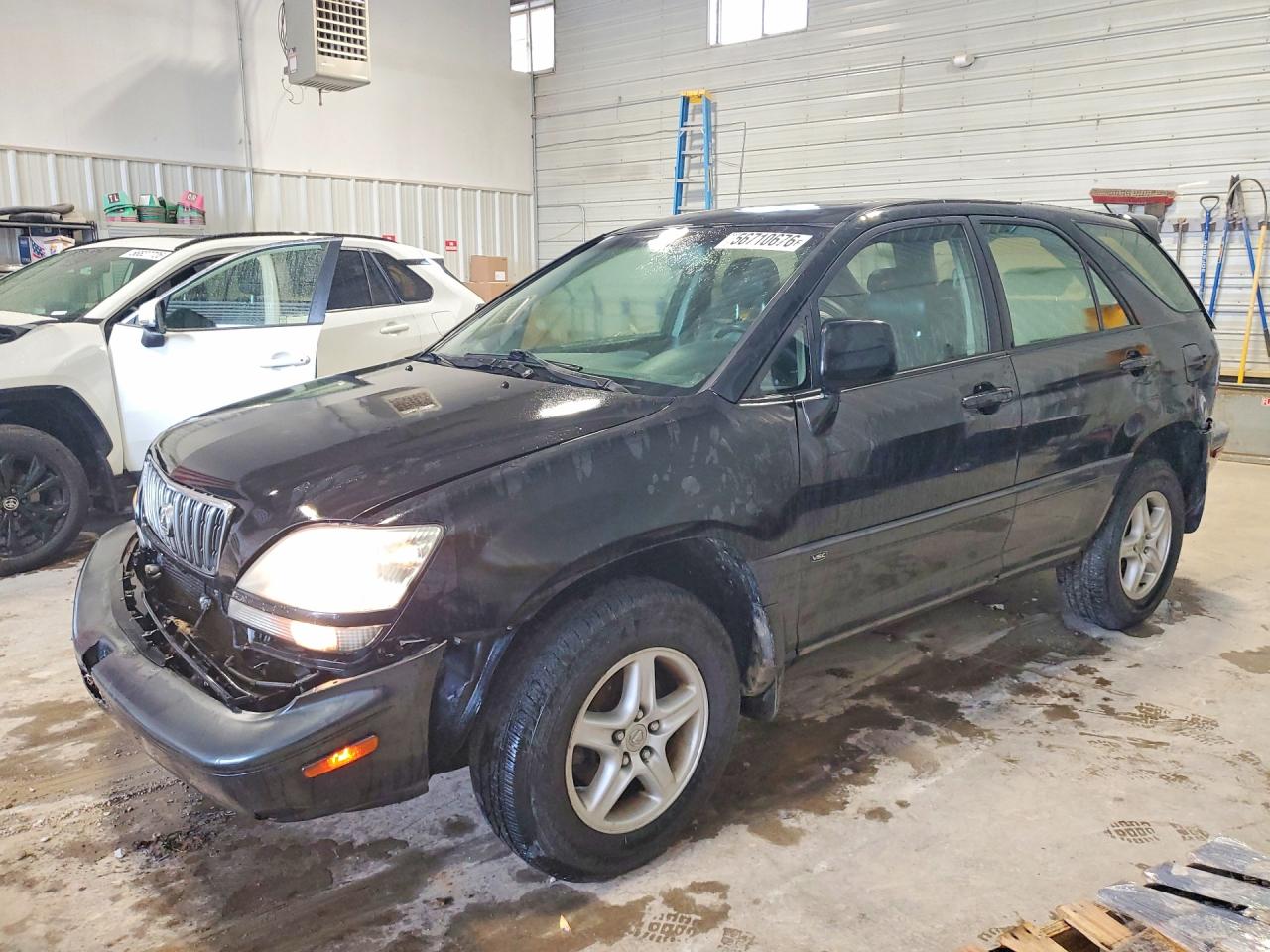 2001 Lexus RX 300, VIN JTJHF10U910183682 — Front end