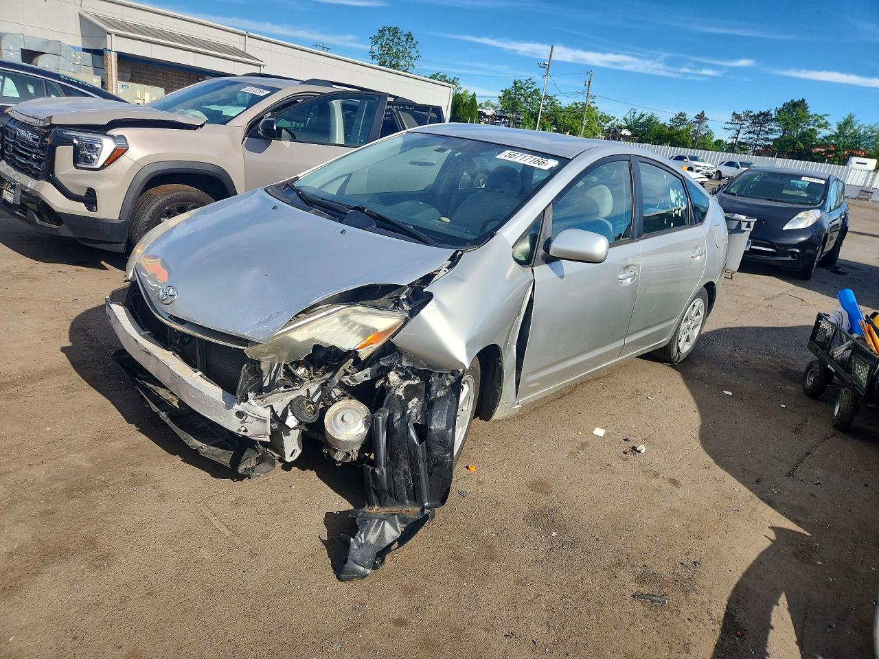 2005 Toyota Prius, VIN JTDKB20U853125559 — Front end