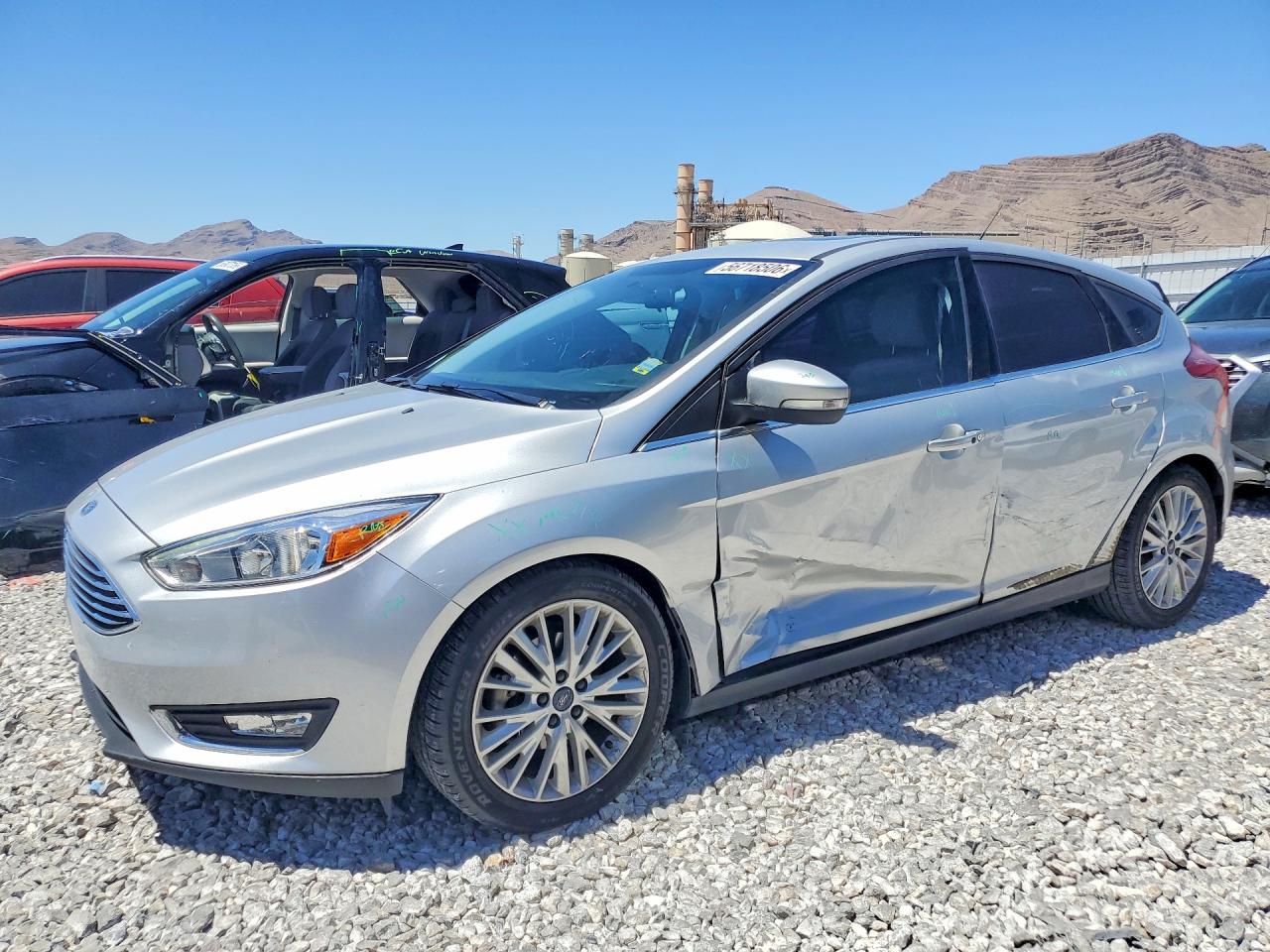 2015 Ford Focus Titanium, VIN 1FADP3N26FL385957 — Side