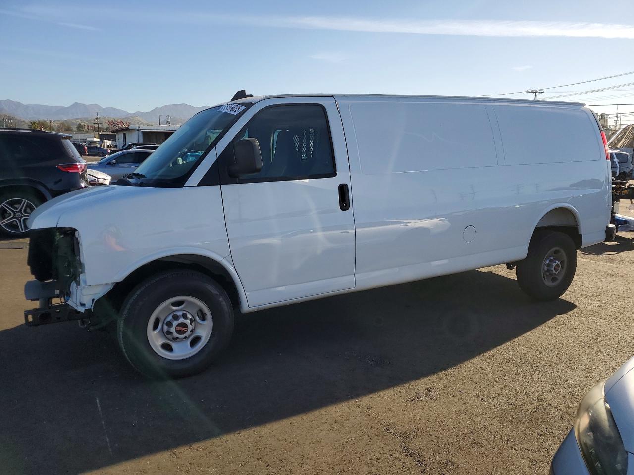 2025 GMC Savana Cargo, VIN 1GTZ7HFP2S1223272 — Front end