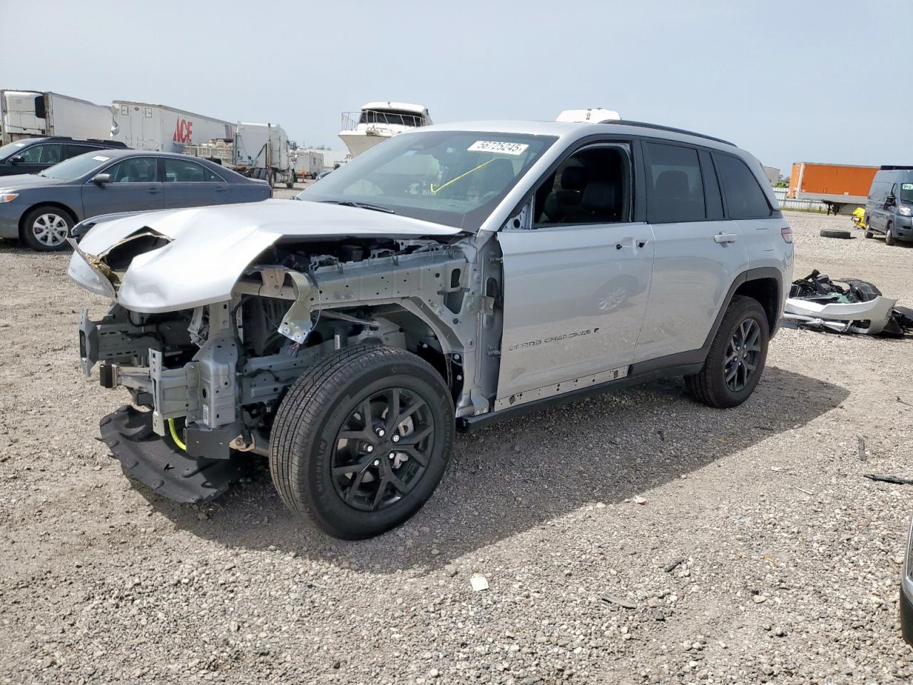 2024 Jeep Grand Cherokee Laredo X, VIN 1C4RJGAG2RC243586 — Front end