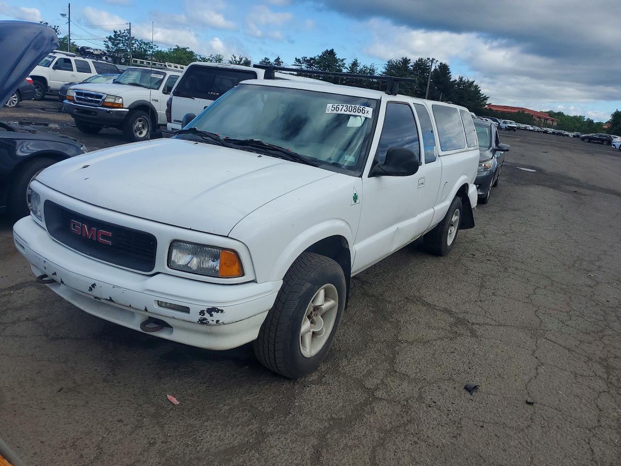 1997 GMC Sonoma SL, VIN 1GTDT19W1V8525969 — Rear end