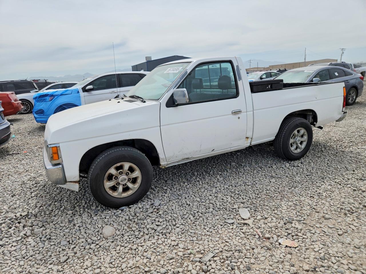 1996 Nissan Frontier XE, VIN 1N6SD11S8TC338510 — Side