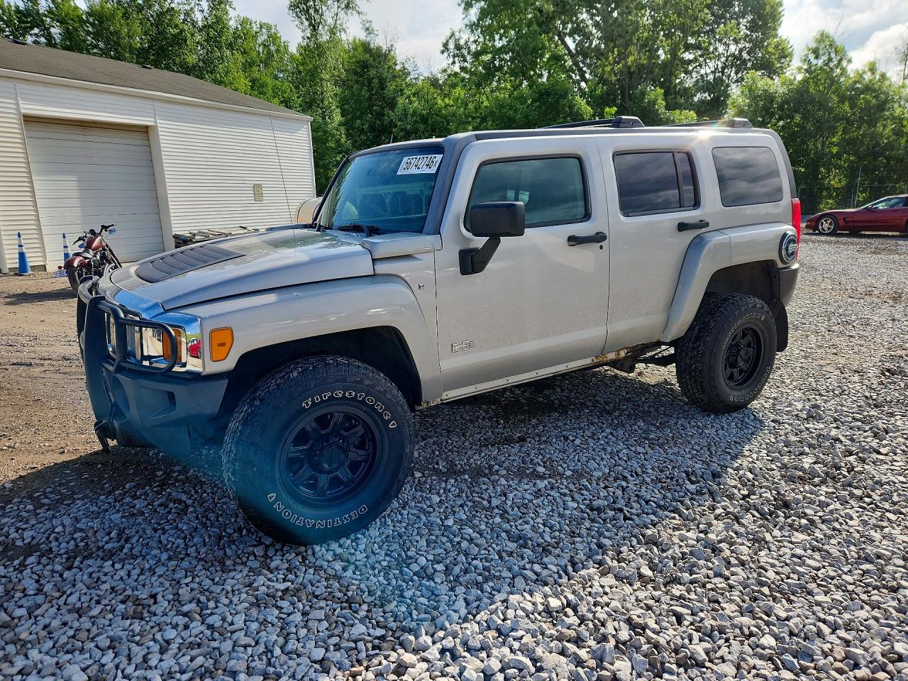 2007 Hummer H3 SUV, VIN 5GTDN13E178190704 — Undercarriage