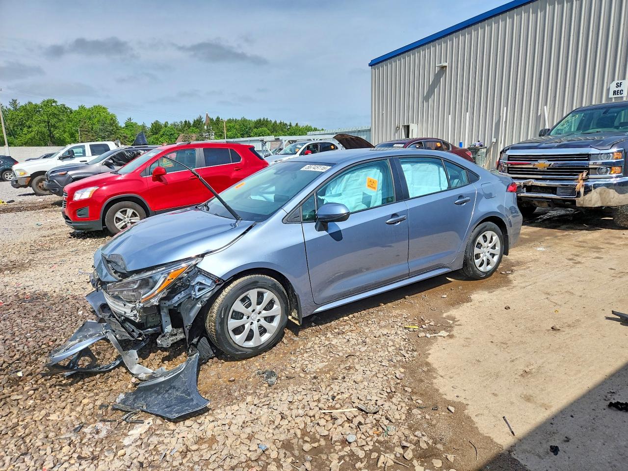 2022 Toyota Corolla LE, VIN 5YFEPMAE8NP307447 — Front end