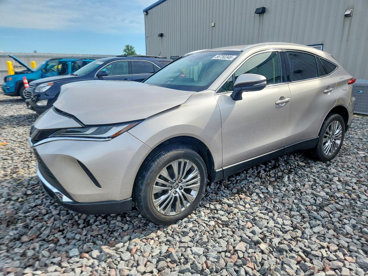 2022 Toyota Venza LE, VIN JTEAAAAH8NJ102655 — Front end