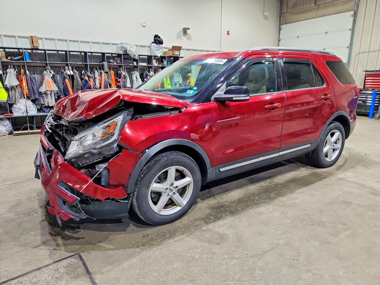 2017 Ford Explorer XLT, VIN 1FM5K8D82HGD46936 — Front end