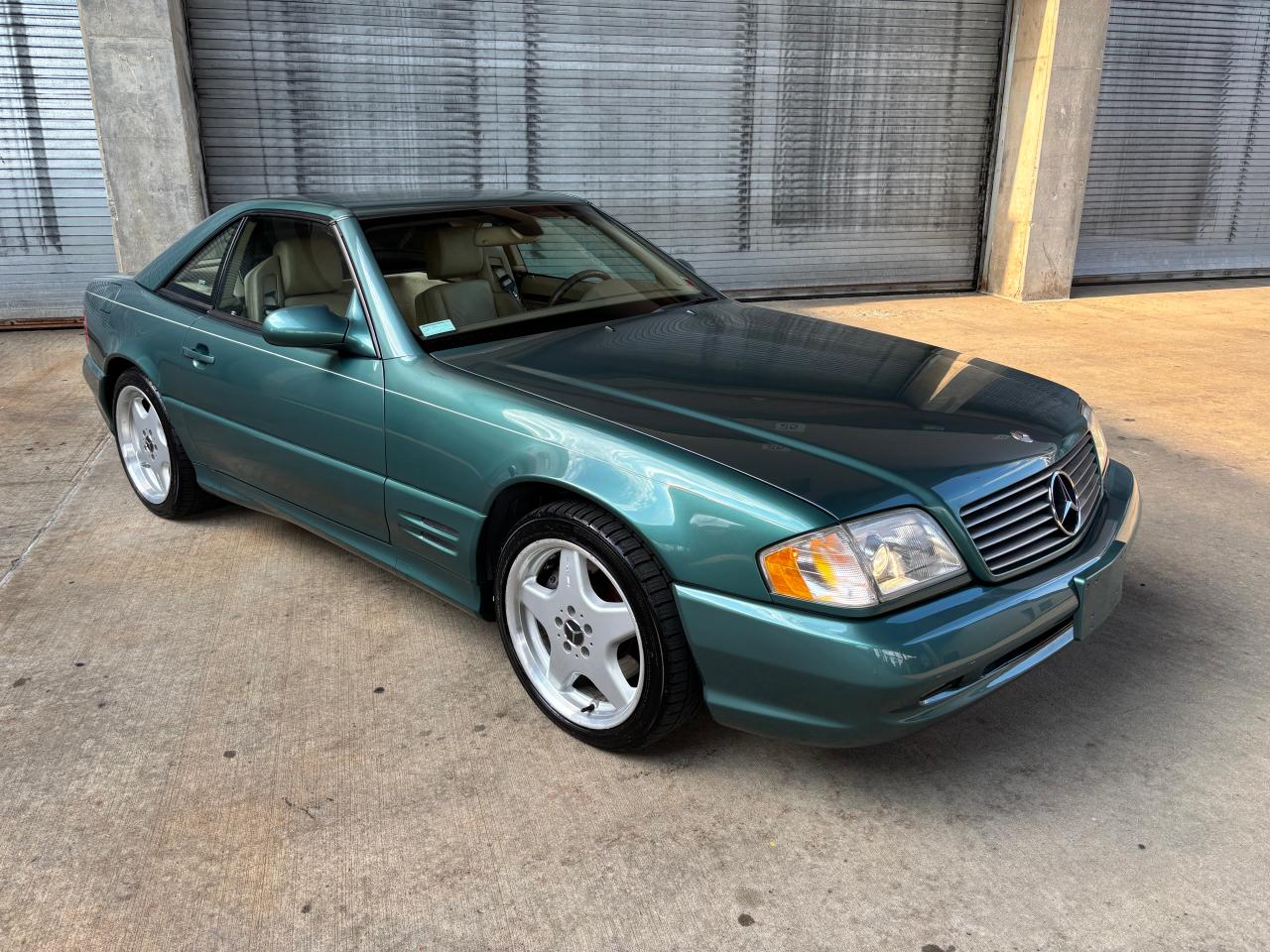2002 Mercedes-Benz SL 500, VIN WDBFA68F42F204673 — Normal wear