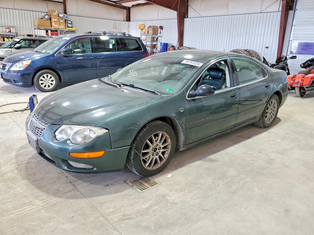 2001 Chrysler 300M M, VIN 2C3AE66G51H572535 — Бок