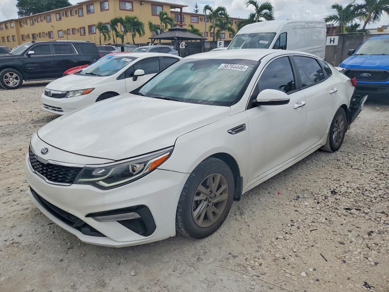 2019 Kia Optima LX, VIN 5XXGT4L38KG375221 — Rear end