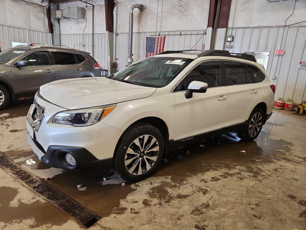 2015 Subaru Outback Limited, VIN 4S4BSBNC0F3261567 — Бок