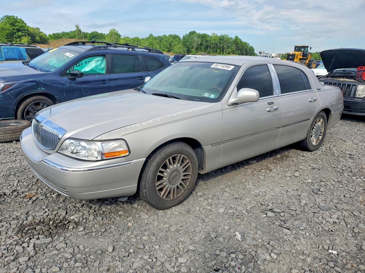 2011 Lincoln Town Car Signature Limited, VIN 2LNBL8CV0BX756904 — Rear end