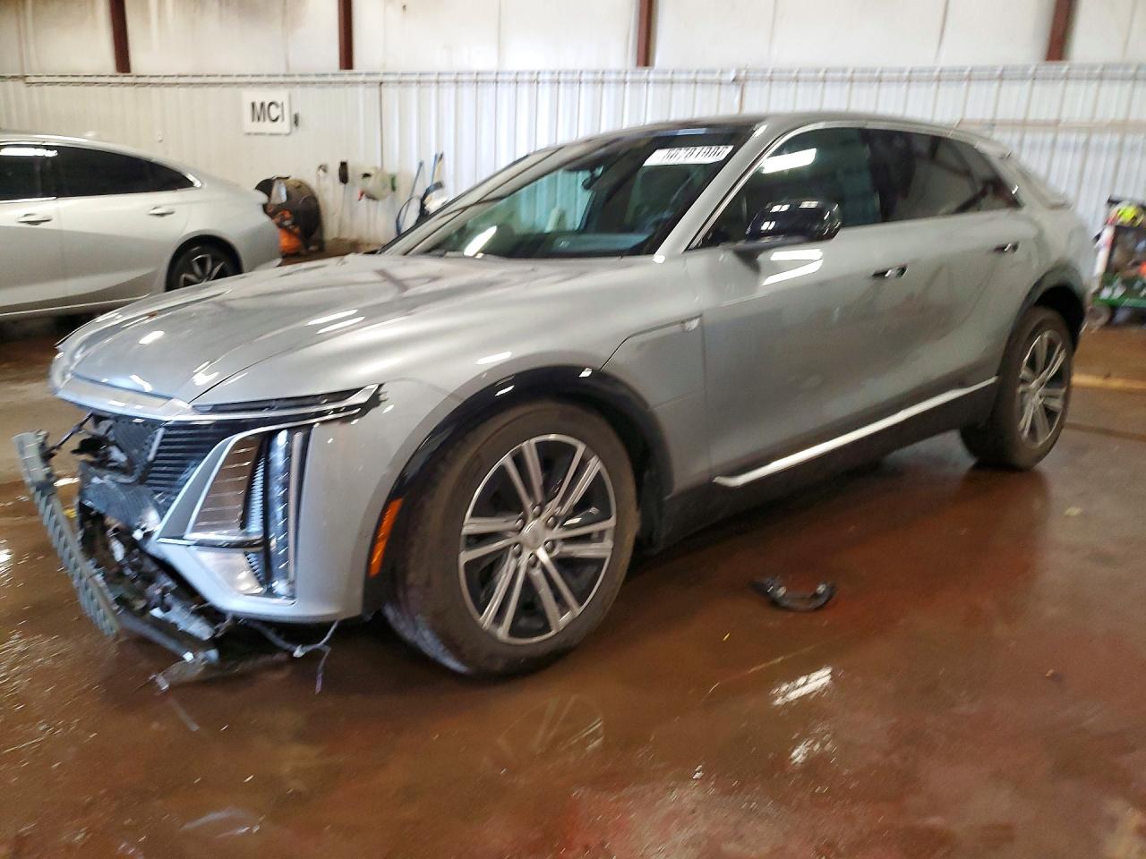 2025 Cadillac LYRIQ Luxury, VIN 1GYKPRRL1SZ319129 — Front end