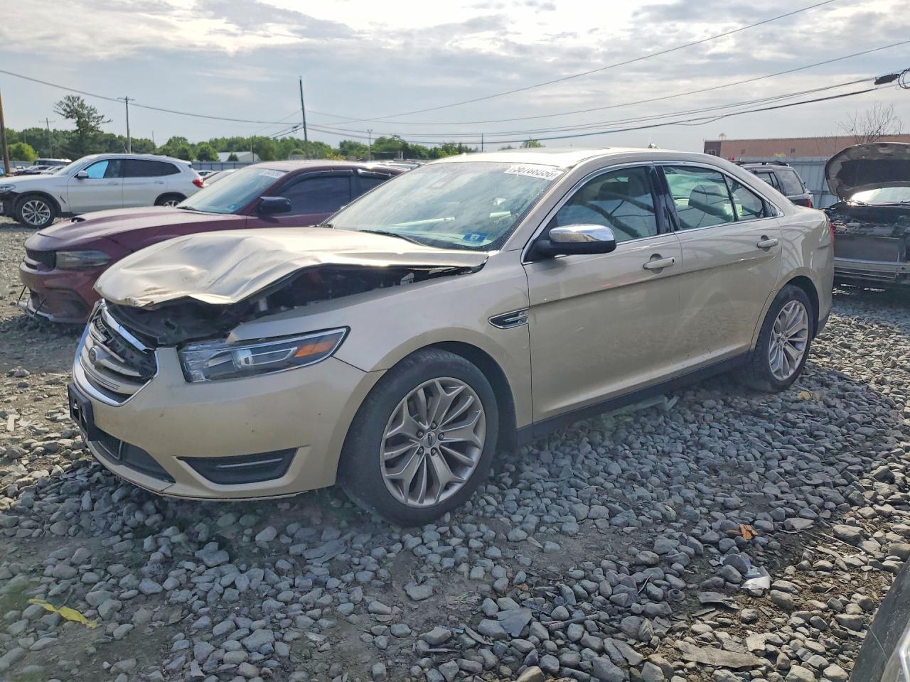2018 Ford Taurus Limited, VIN 1FAHP2F81JG116104 — Front end