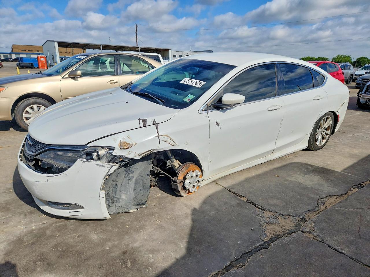 2015 Chrysler 200 Limited, VIN 1C3CCCAB8FN592124 — Front end