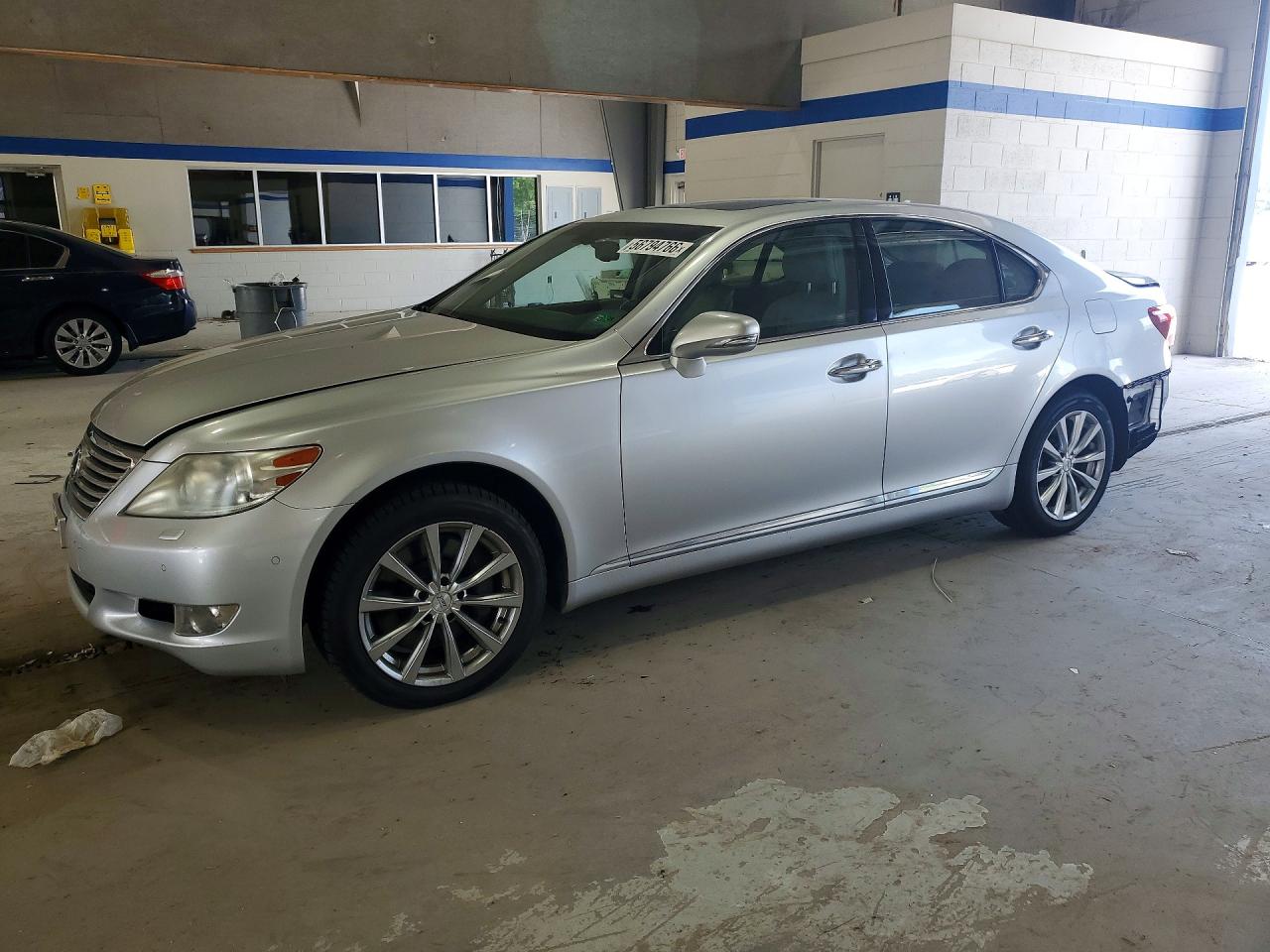 2011 Lexus LS 460, VIN JTHCL5EFXB5011588 — Rear end