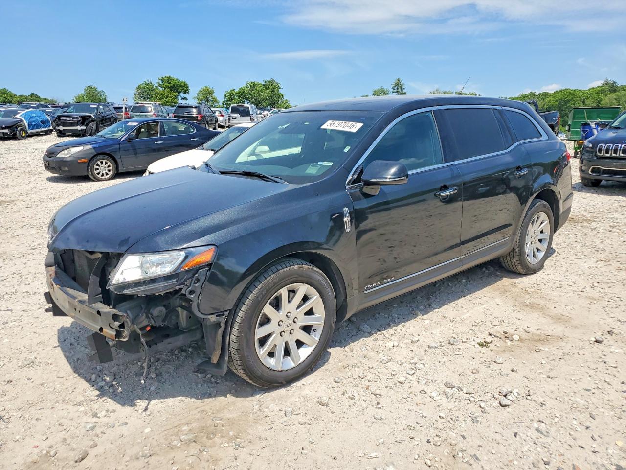 2015 Lincoln MKT, VIN 2LMHJ5NK7FBL01685 — Front end