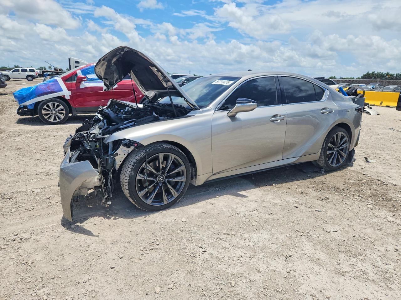 2022 Lexus IS 300, VIN JTHAA1D23N5119768 — Перед
