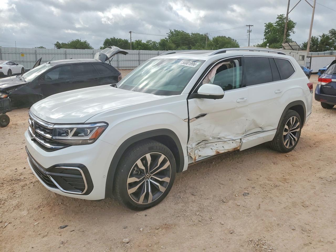 2022 Volkswagen Atlas SEL Premium R-Line, VIN 1V2FR2CA7NC561395 — Side