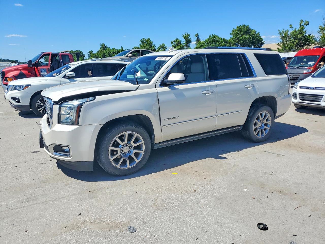 2015 GMC Yukon Denali, VIN 1GKS2CKJ1FR541772 — Front end
