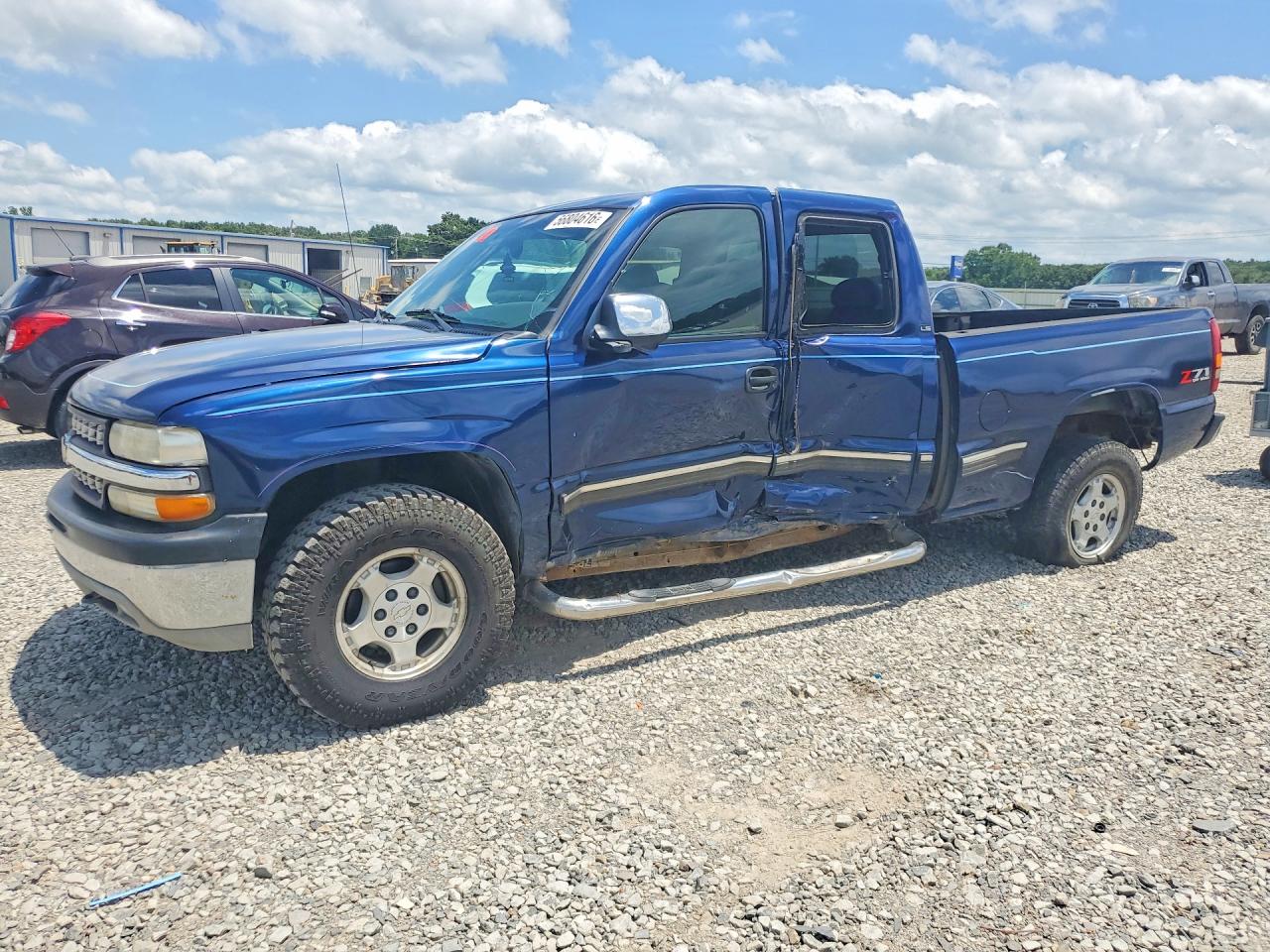 2001 Chevrolet Silverado 1500 LS, VIN 2GCEK19T511369512 — Side