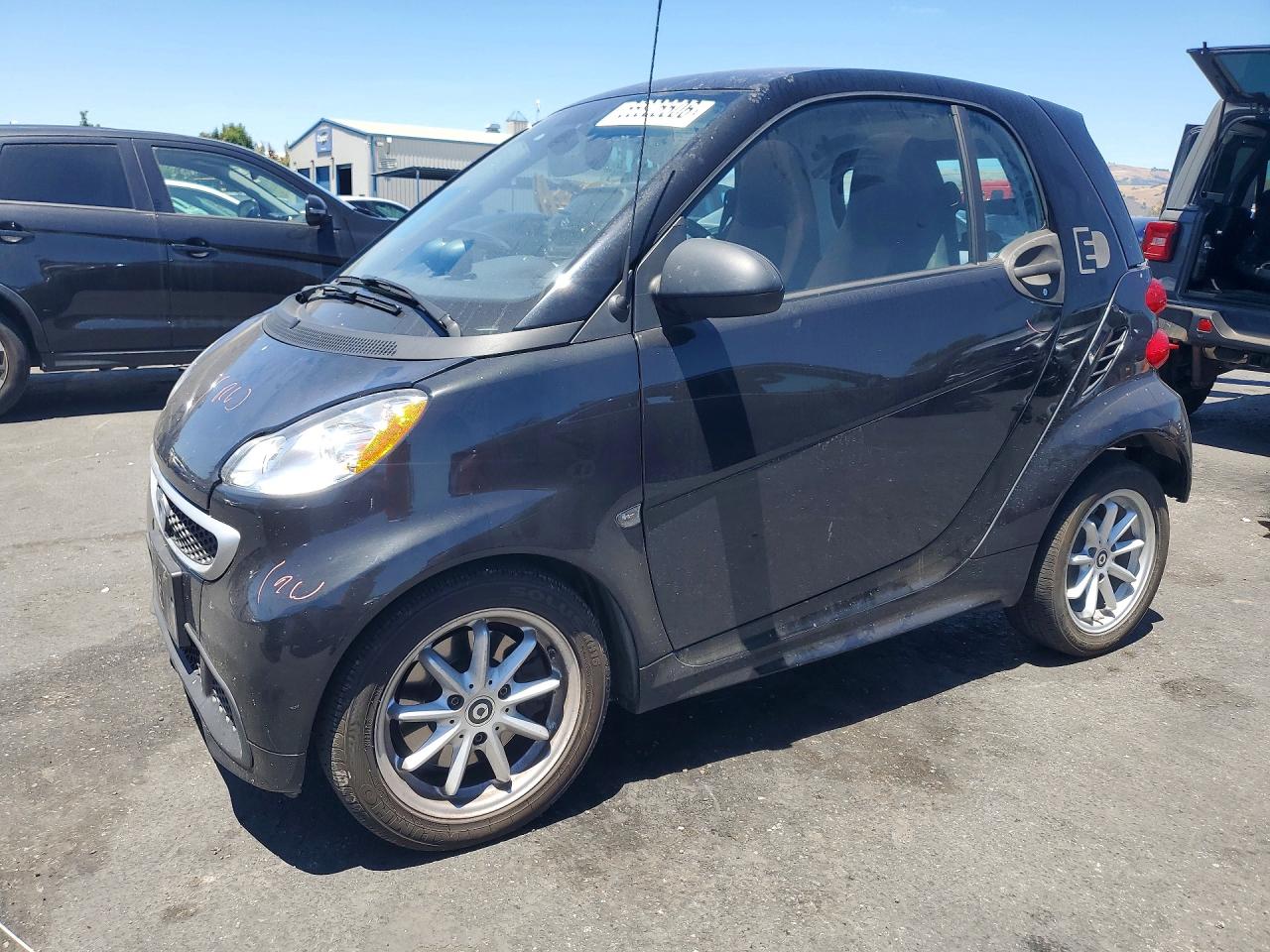 2016 Smart fortwo Passion, VIN WMEEJ9AA5GK844839 — Rear end