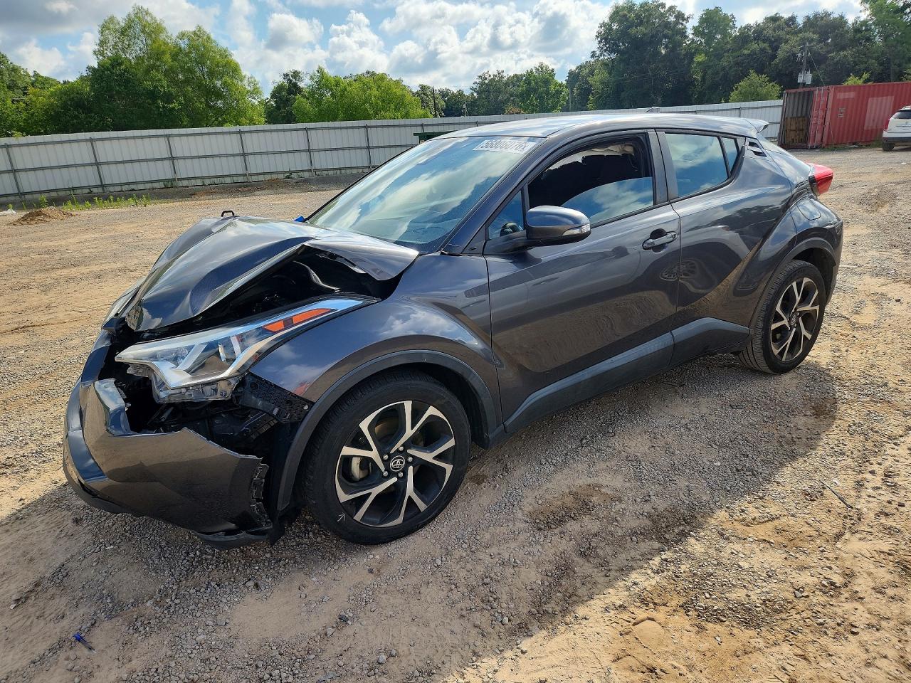 2018 Toyota C-HR XLE, VIN NMTKHMBX6JR042334 — Front end