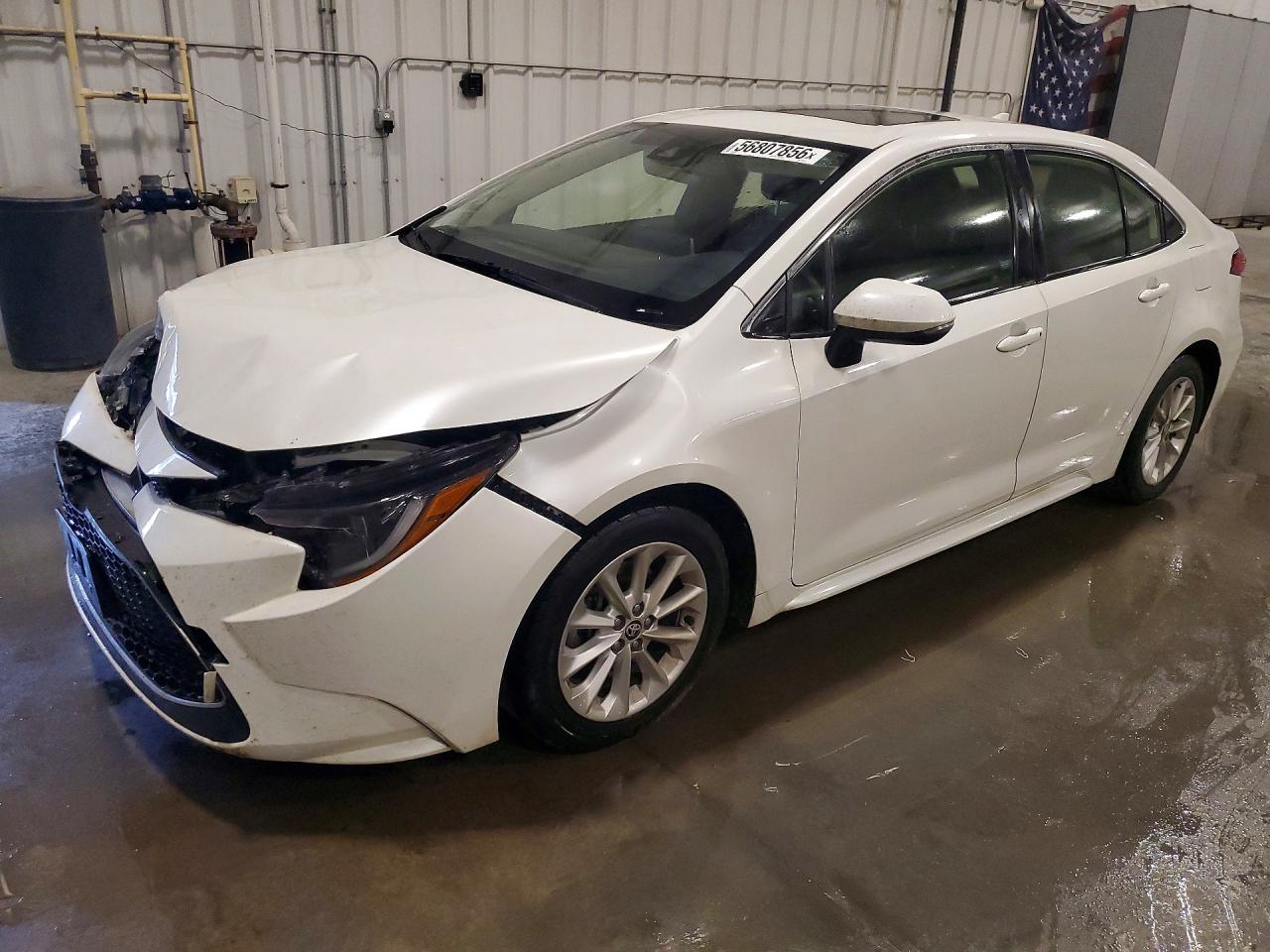 2020 Toyota Corolla XLE, VIN JTDFPRAE0LJ014774 — Front end