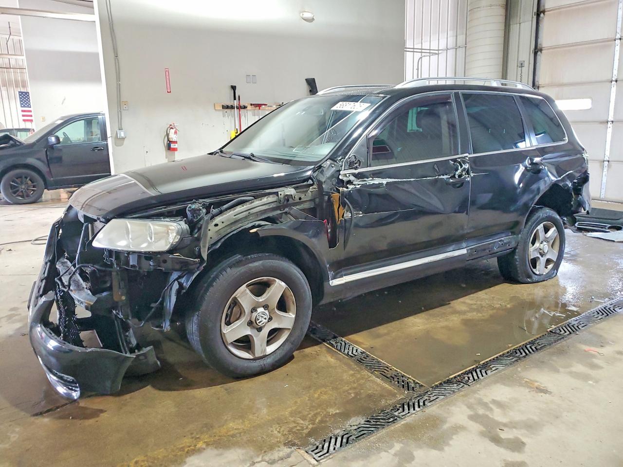 2007 Volkswagen Touareg V6, VIN WVGZE77L57D009406 — Front end